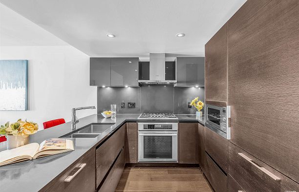 506 1571 W 57th Avenue South Granville
