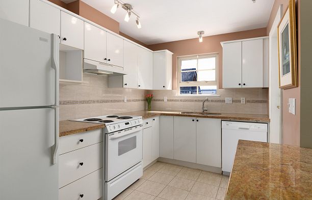 201 3595 W 26th Avenue Dunbar