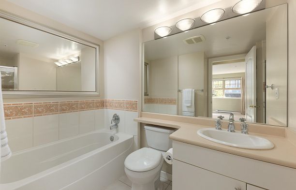 201 3595 W 26th Avenue Dunbar