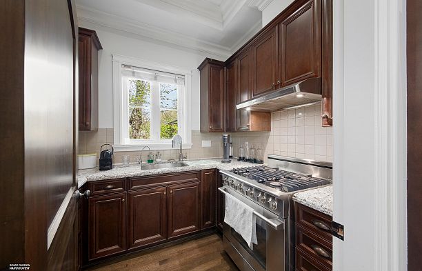 2262 W 36th Avenue Quilchena
