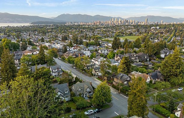 2907 W 30th Avenue MacKenzie Heights