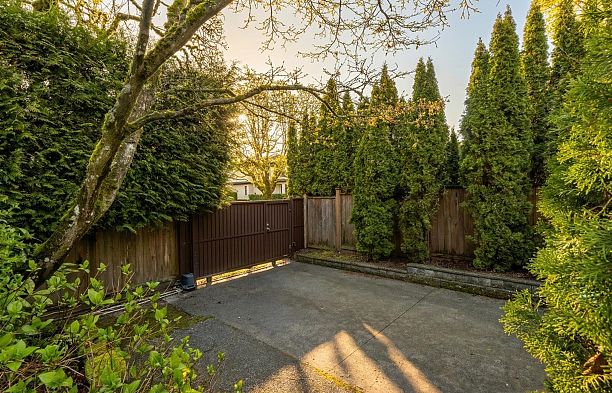 2907 W 30th Avenue MacKenzie Heights