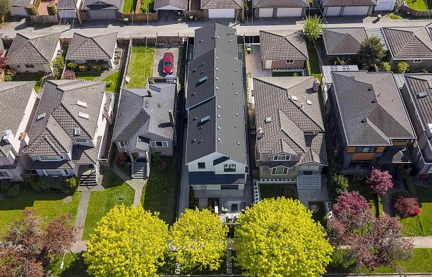 1 2848 W 19th Avenue Arbutus