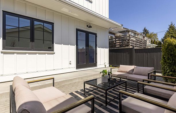 2 2848 W 19th Avenue Arbutus