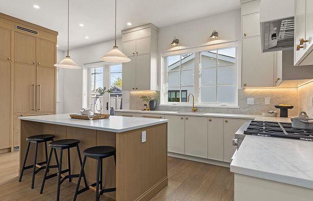 2 2848 W 19th Avenue Arbutus