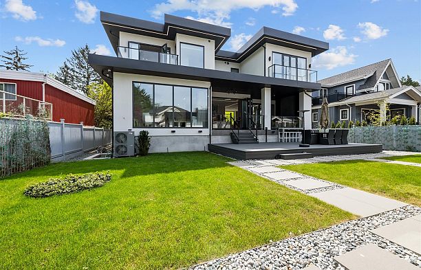3823 W 51st Avenue Southlands