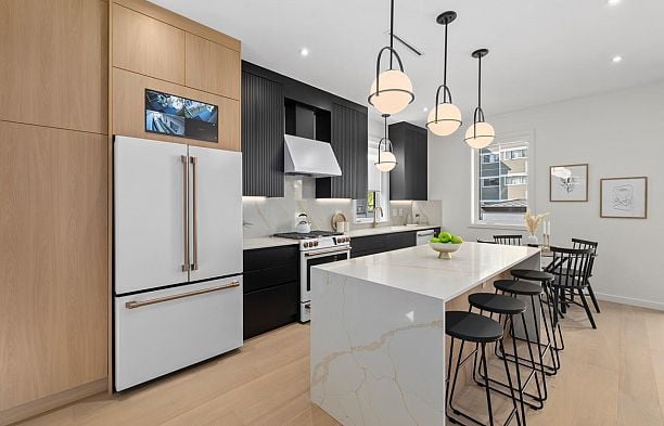 679 W 18th Avenue Cambie