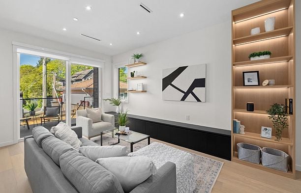 679 W 18th Avenue Cambie