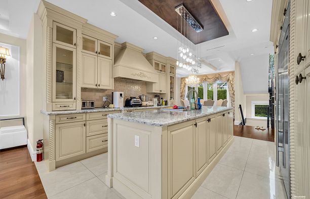 3439 Balaclava Street Arbutus