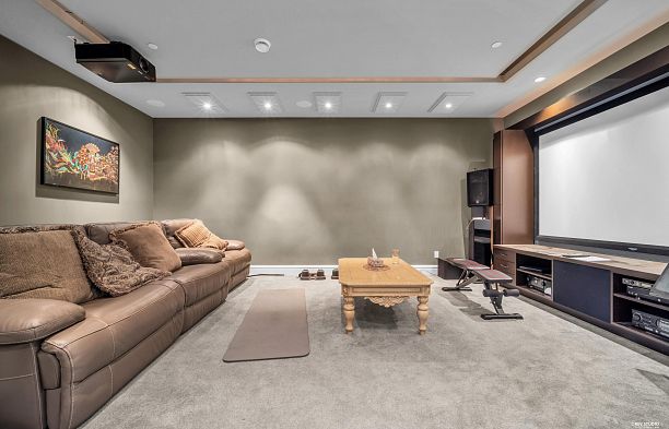 3439 Balaclava Street Arbutus
