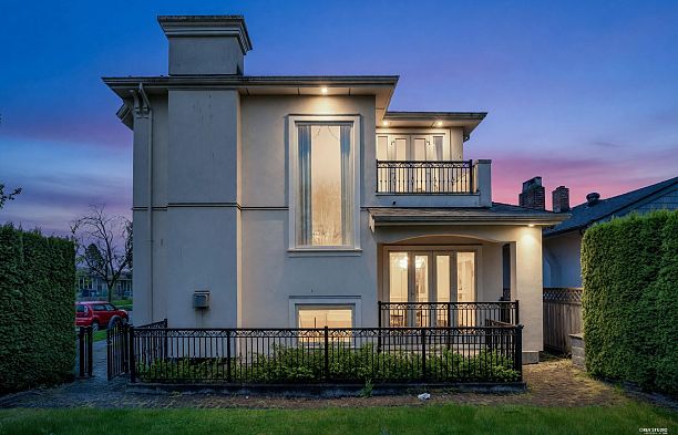 3439 Balaclava Street Arbutus