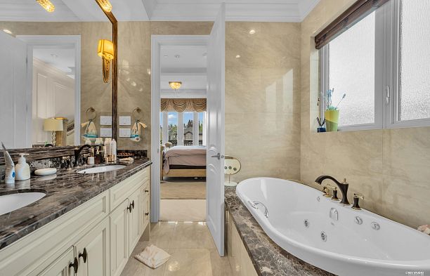 3439 Balaclava Street Arbutus
