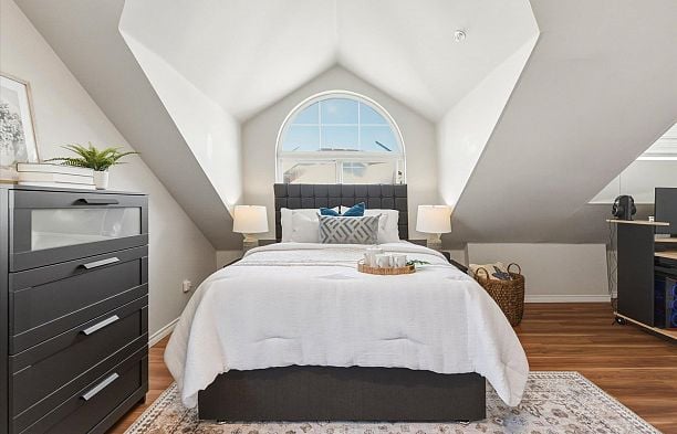 315 962 W 16th Avenue Cambie