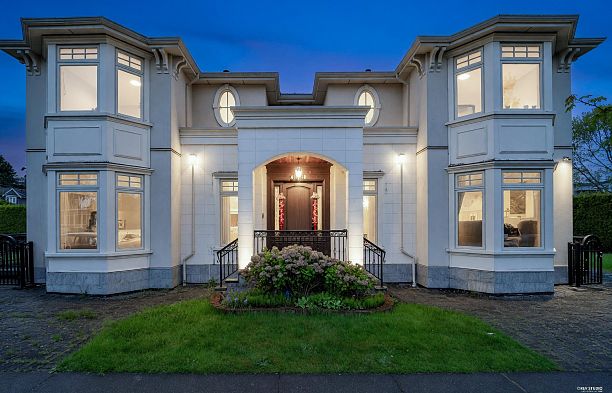 3439 Balaclava Street Arbutus
