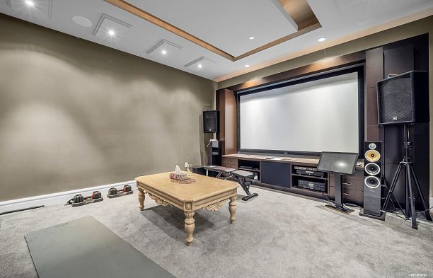 3439 Balaclava Street Arbutus