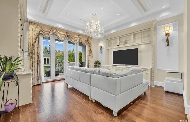 3439 Balaclava Street Arbutus