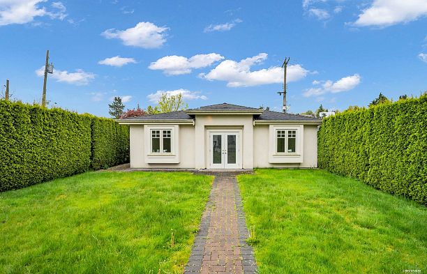 3439 Balaclava Street Arbutus