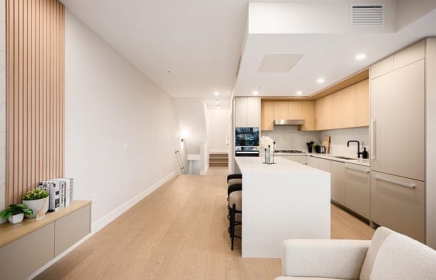 2 128 W Woodstock Avenue Cambie