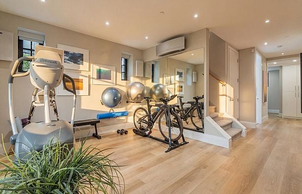 820 W 23rd Avenue Cambie