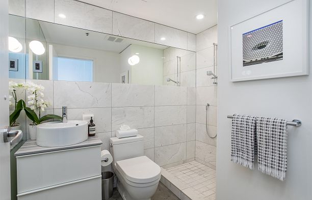 208 1529 W 6th Avenue False Creek