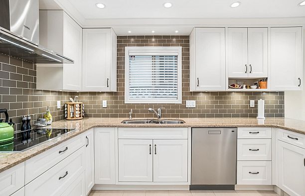 2828 W 23rd Avenue Arbutus