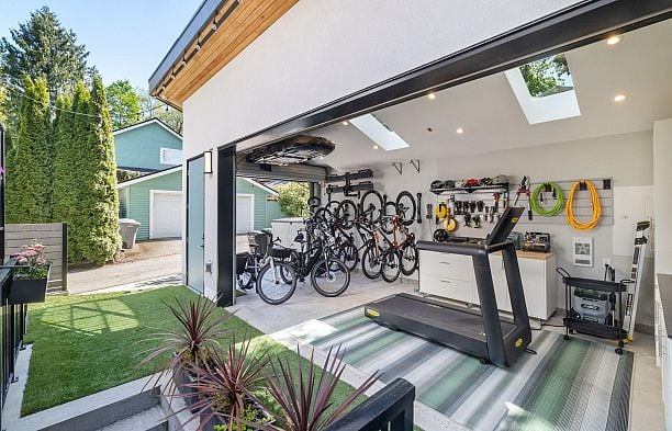 820 W 23rd Avenue Cambie
