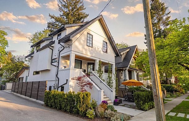 820 W 23rd Avenue Cambie