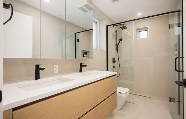 2 128 W Woodstock Avenue Cambie