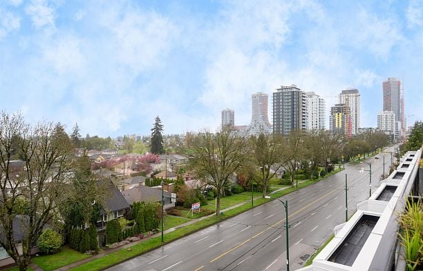 2 128 W Woodstock Avenue Cambie