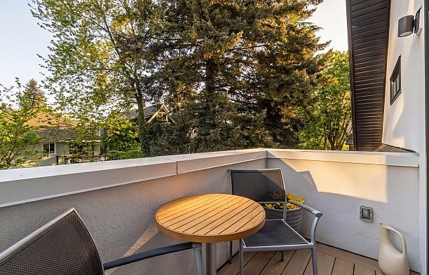 820 W 23rd Avenue Cambie