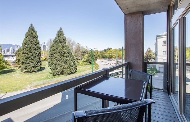208 1529 W 6th Avenue False Creek