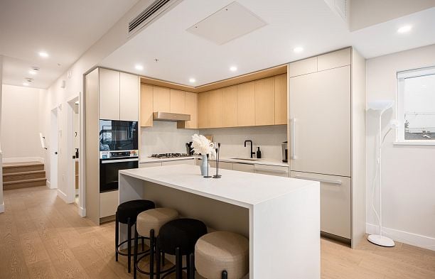 2 128 W Woodstock Avenue Cambie