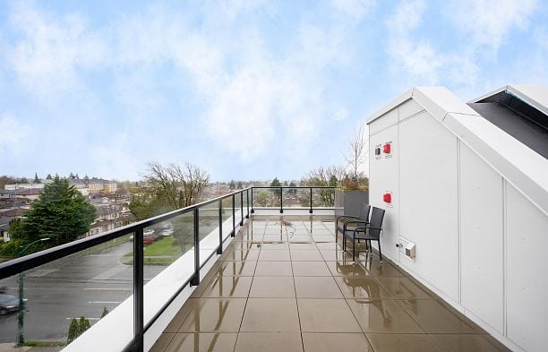 2 128 W Woodstock Avenue Cambie