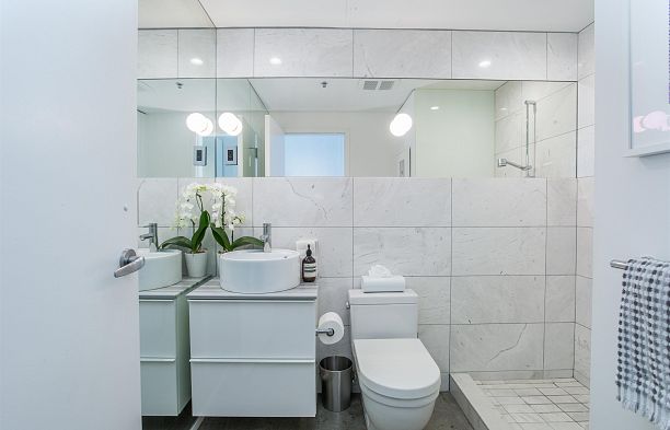 208 1529 W 6th Avenue False Creek