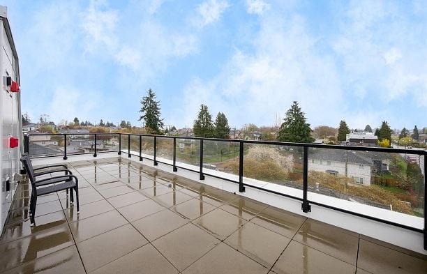 2 128 W Woodstock Avenue Cambie