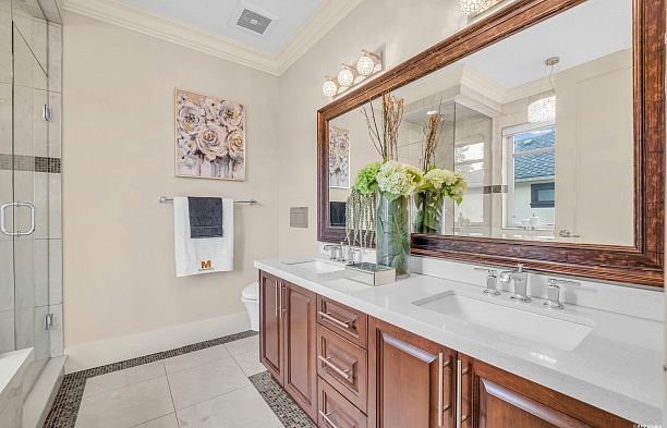 2653 Mcbain Avenue Quilchena