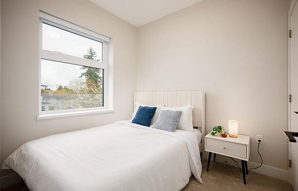 2 128 W Woodstock Avenue Cambie