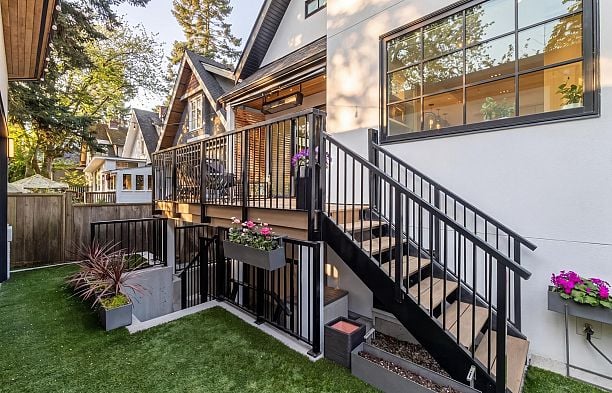 820 W 23rd Avenue Cambie