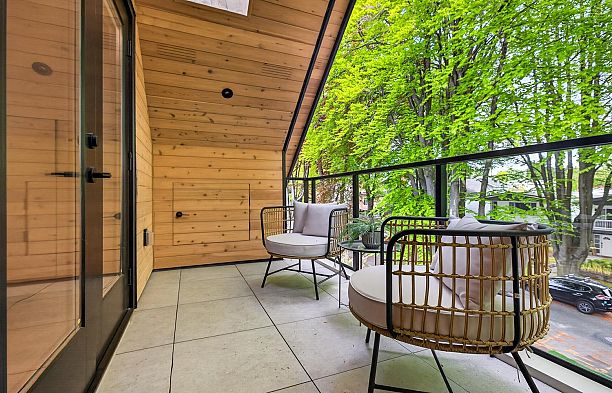 1 58 E 40th Avenue Main