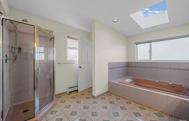 2445 W 19th Avenue Arbutus