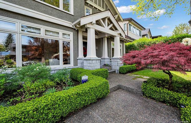 2722 W 31st Avenue MacKenzie Heights
