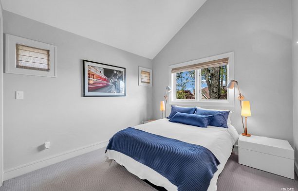 2722 W 31st Avenue MacKenzie Heights