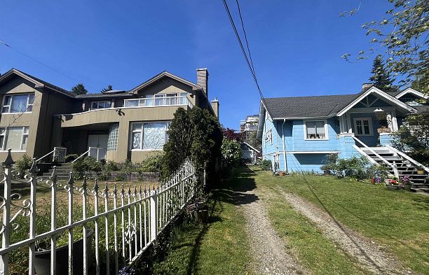 1025 W 57th Avenue South Granville