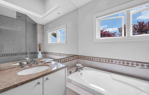 2722 W 31st Avenue MacKenzie Heights