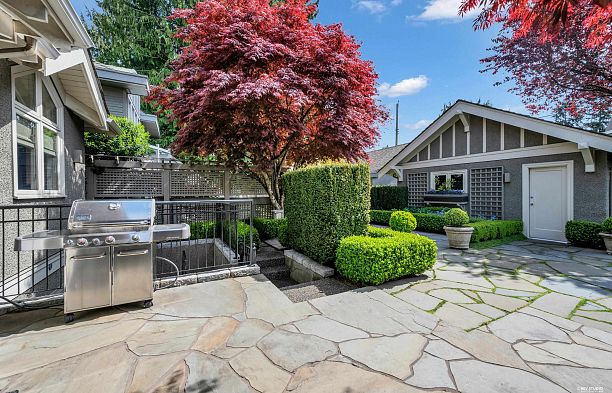 2722 W 31st Avenue MacKenzie Heights