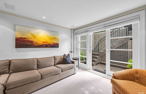 2722 W 31st Avenue MacKenzie Heights