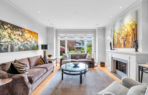 2722 W 31st Avenue MacKenzie Heights