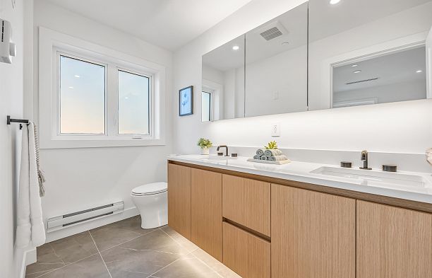1010 W 52nd Avenue South Granville