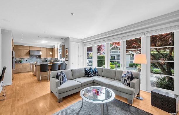 2722 W 31st Avenue MacKenzie Heights
