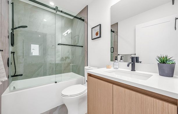 1010 W 52nd Avenue South Granville